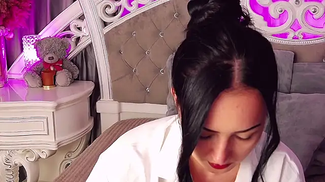 KimKhallifa online show from 09-19-25, 02:57