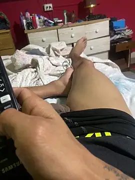 Snapshot of Aeroperreo chatting on 12-19-25, 11:12 Aeroperreo online show from 12-19-25, 11:12