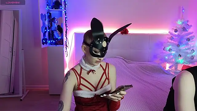 Snapshot of SOFYandMIKE chatting on 01-02-25, 08:35 SOFYandMIKE online show from 01-02-25, 08:35