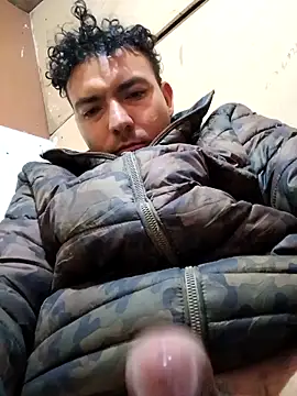 Snapshot of chinoxxx chatting on 03-16-25, 06:09 chinoxxx online show from 03-16-25, 06:09