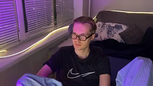 Leonnextdoor online show from 01-08-26, 11:56