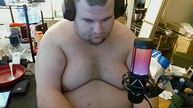 Snapshot of Hackensackneil chatting on 01-26-25, 12:43 Hackensackneil online show from 01-26-25, 12:43