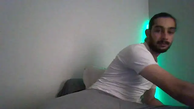 Levi Latino online show from 10-10-25, 11:04