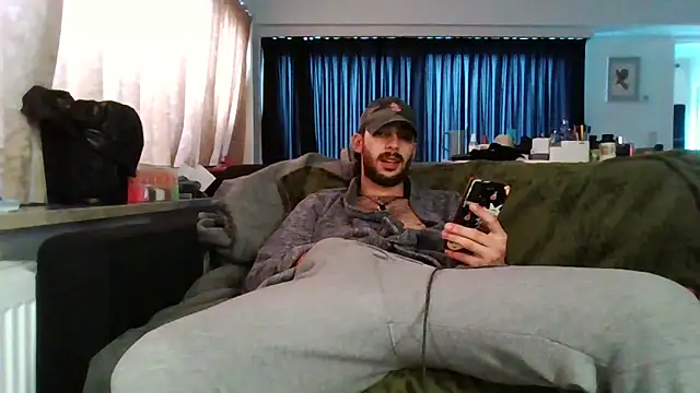 Levi Latino online show from 10-11-25, 11:09