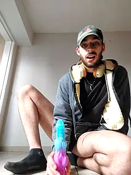 Levi Latino online show from 10-25-25, 10:23