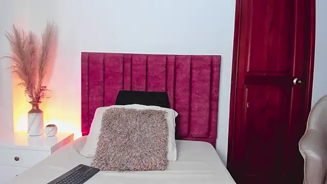 EloiseQuinn online show from 09-16-25, 01:12