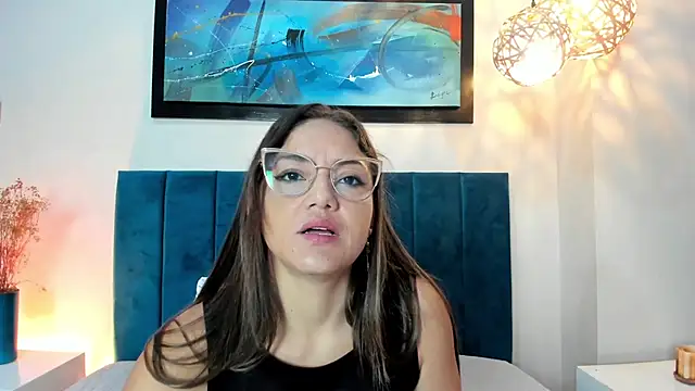 EloiseQuinn online show from 10-21-25, 01:23