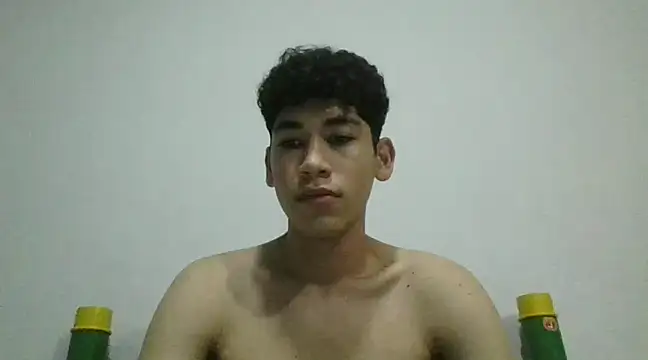 Snapshot of leo_teen chatting on 01-06-25, 01:42 leo teen online show from 01-06-25, 01:42