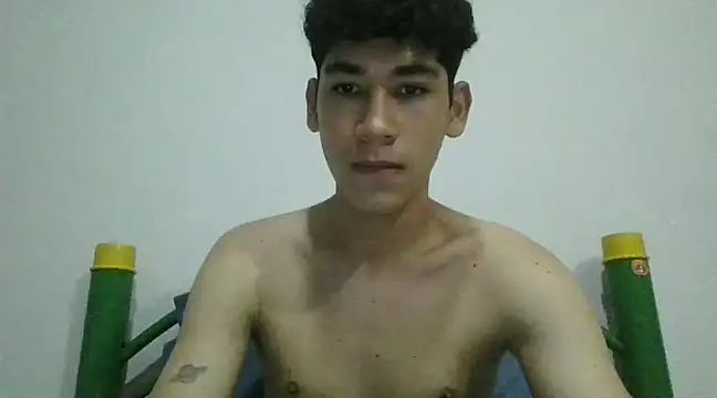 Snapshot of leo_teen chatting on 01-06-25, 04:47 leo teen online show from 01-06-25, 04:47