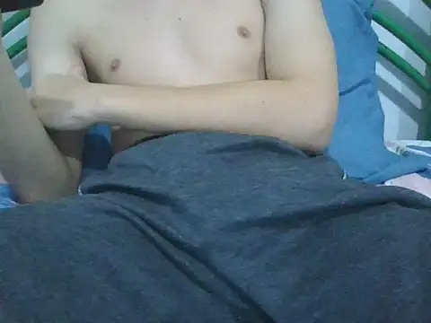 Snapshot of leo_teen chatting on 01-06-25, 06:20 leo teen online show from 01-06-25, 06:20