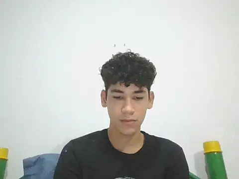 Snapshot of leo_teen chatting on 01-15-25, 05:05 leo teen online show from 01-15-25, 05:05