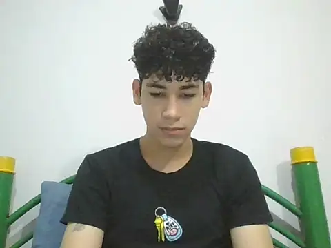 Snapshot of leo_teen chatting on 01-16-25, 07:52 leo teen online show from 01-16-25, 07:52