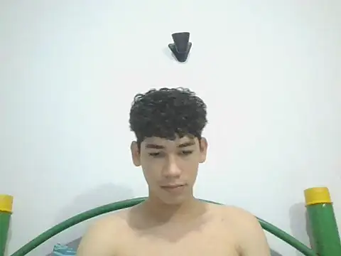 Snapshot of leo_teen chatting on 01-20-25, 12:25 leo teen online show from 01-20-25, 12:25