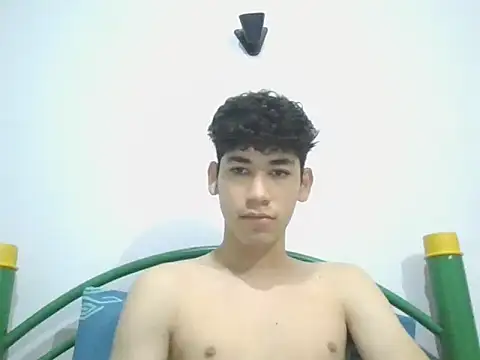 Snapshot of leo_teen chatting on 01-25-25, 12:06 leo teen online show from 01-25-25, 12:06