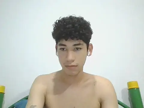 Snapshot of leo_teen chatting on 01-26-25, 08:45 leo teen online show from 01-26-25, 08:45