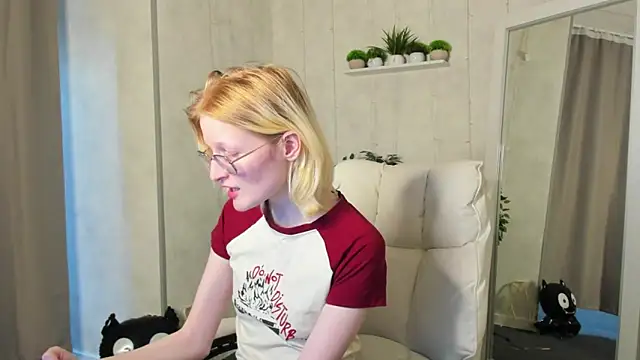 ElizabethHarpper online show from 10-31-25, 09:21