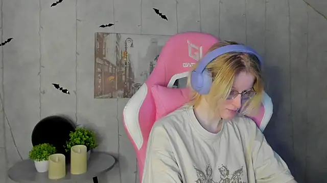 ElizabethHarpper online show from 11-05-25, 01:27