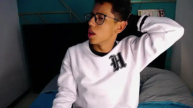 Snapshot of RyanPricee chatting on 01-12-25, 08:57 RyanPricee online show from 01-12-25, 08:57