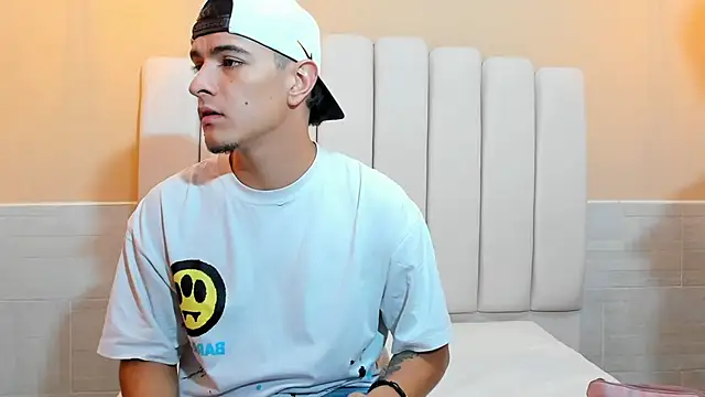 Snapshot of DAVID_VICTORIAA chatting on 02-17-25, 01:21 DAVID VICTORIAA online show from 02-17-25, 01:21