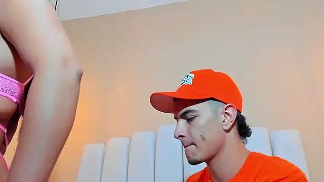 Snapshot of DAVID_VICTORIAA chatting on 03-04-25, 01:17 DAVID VICTORIAA online show from 03-04-25, 01:17