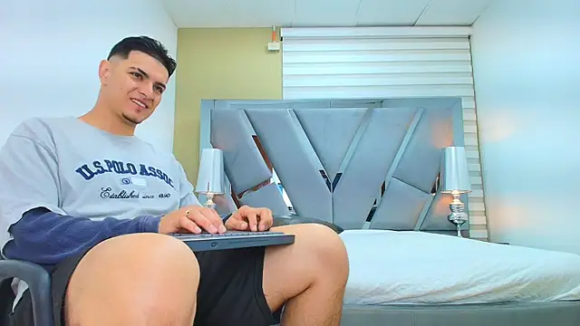 DAVID VICTORIAA online show from 04-11-26, 01:04