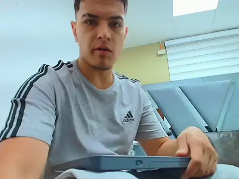 DAVID VICTORIAA online show from 04-13-26, 01:05