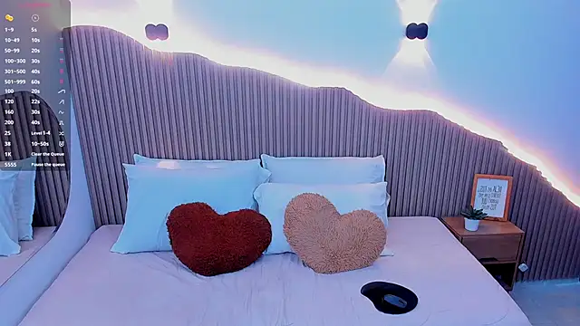 Annie kurt  online show from 03-06-25, 07:43