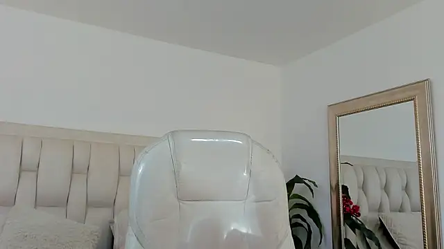 Annie kurt  online show from 10-11-25, 07:12