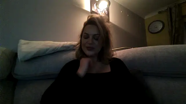 Gigi-Honey online show from 10-17-25, 07:27