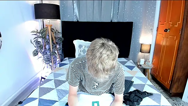 Snapshot of Brian-Ausslos chatting on 01-19-25, 04:54 Brian-Ausslos online show from 01-19-25, 04:54