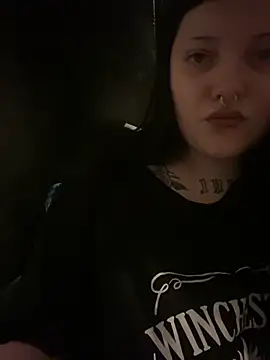 Snapshot of Gothicsiren chatting on 01-03-25, 12:22 Gothicsiren online show from 01-03-25, 12:22