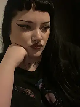 Snapshot of Gothicsiren chatting on 01-05-25, 01:35 Gothicsiren online show from 01-05-25, 01:35