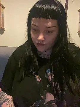 Snapshot of Gothicsiren chatting on 01-06-25, 05:19 Gothicsiren online show from 01-06-25, 05:19