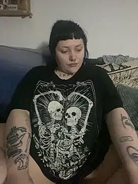 Snapshot of Gothicsiren chatting on 01-22-25, 11:53 Gothicsiren online show from 01-22-25, 11:53