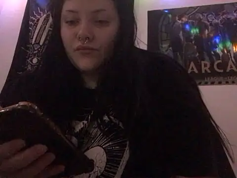 Snapshot of Gothicsiren chatting on 01-24-25, 06:04 Gothicsiren online show from 01-24-25, 06:04