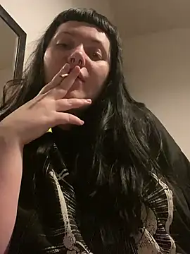 Snapshot of Gothicsiren chatting on 02-02-25, 02:17 Gothicsiren online show from 02-02-25, 02:17