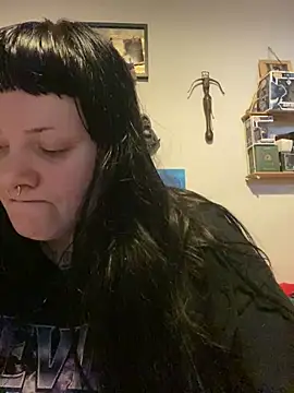 Snapshot of Gothicsiren chatting on 02-19-25, 10:34 Gothicsiren online show from 02-19-25, 10:34