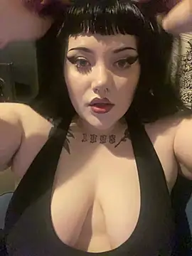 Snapshot of Gothicsiren chatting on 02-23-25, 03:29 Gothicsiren online show from 02-23-25, 03:29