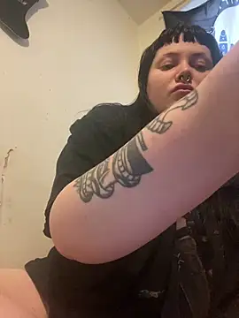 Snapshot of Gothicsiren chatting on 02-24-25, 02:48 Gothicsiren online show from 02-24-25, 02:48