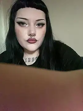 Snapshot of Gothicsiren chatting on 03-22-25, 04:15 Gothicsiren online show from 03-22-25, 04:15