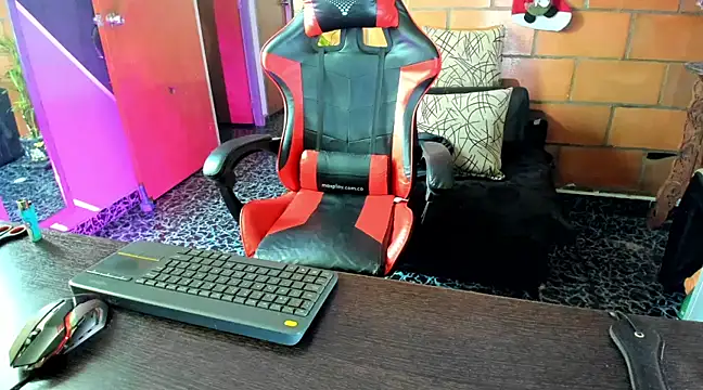 Adam Valenciia online show from 02-19-25, 03:38