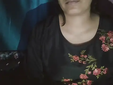 Snapshot of Hot-shanvi chatting on 10-13-25, 05:35 Hot-shanvi online show from 10-13-25, 05:35