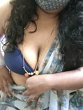 Snapshot of Rathi22 chatting on 10-24-25, 02:35 Rathi22 online show from 10-24-25, 02:35