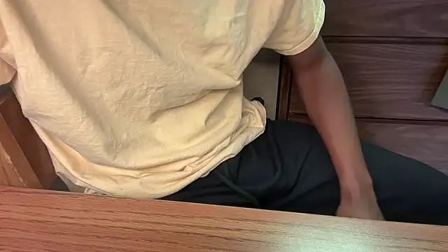 Snapshot of cumfull432 chatting on 02-05-25, 04:36 cumfull432 online show from 02-05-25, 04:36