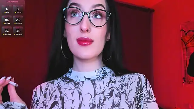 Snapshot of Miss_Alice__ chatting on 02-28-25, 09:01 Miss Alice online show from 02-28-25, 09:01