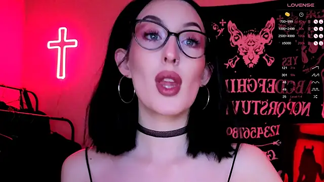 Snapshot of Miss_Alice__ chatting on 11-16-25, 12:49 Miss Alice online show from 11-16-25, 12:49