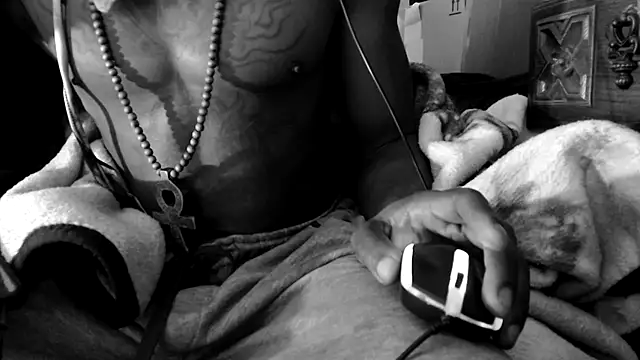 Snapshot of dominatingblacklove chatting on 09-30-25, 09:25 dominatingblacklove online show from 09-30-25, 09:25