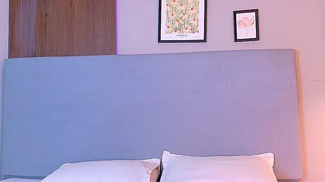 NaomiKlarc online show from 09-25-25, 03:21