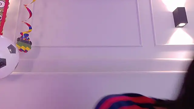 Snapshot of NaomiKlarc chatting on 06-18-26, 11:36 NaomiKlarc online show from 06-18-26, 11:36