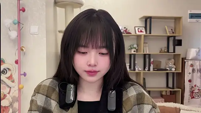 Chenjing0 online show from 12-21-25, 04:08